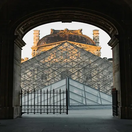 Elegance & Refinement A Stone's Throw From Louvre Apartment *