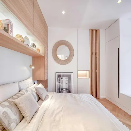 Elegance & Refinement A Stone's Throw From Louvre