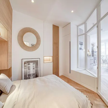 Elegance & Refinement A Stone's Throw From Louvre *