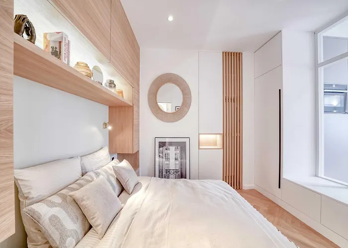 Elegance & Refinement A Stone's Throw From Louvre