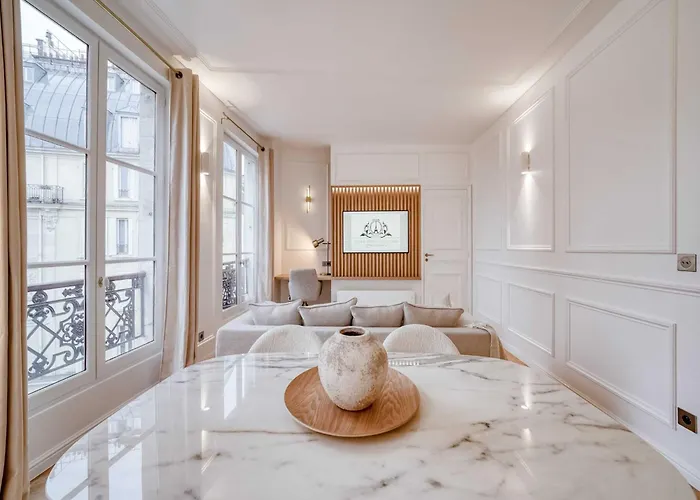 Elegance & Refinement A Stone's Throw From Louvre * פריז