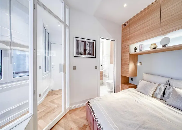Elegance & Refinement A Stone's Throw From Louvre Apartman