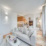 Elegance & Refinement A Stone's Throw From Louvre Appartement Parijs