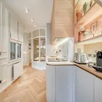 Elegance & Refinement A Stone's Throw From Louvre Parijs